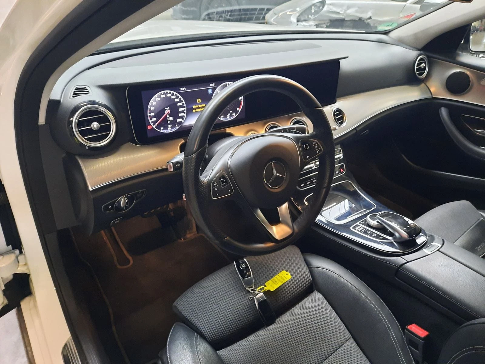 Mercedes-Benz E 350 4-MATIC--DIGITAL COCKPIT--9G-TRONIC  - изображение 8