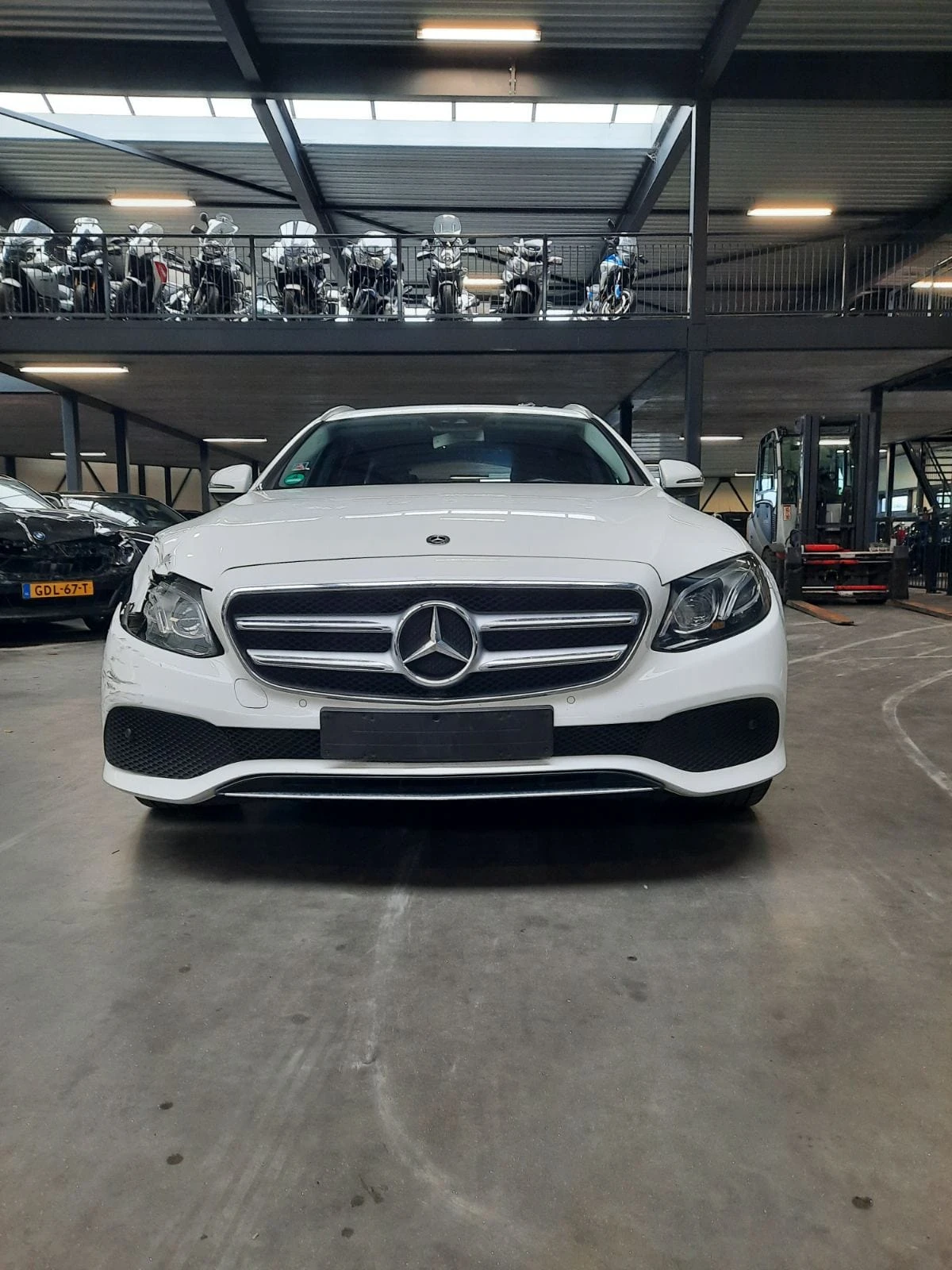 Mercedes-Benz E 350 4-MATIC--DIGITAL COCKPIT--9G-TRONIC  - изображение 2