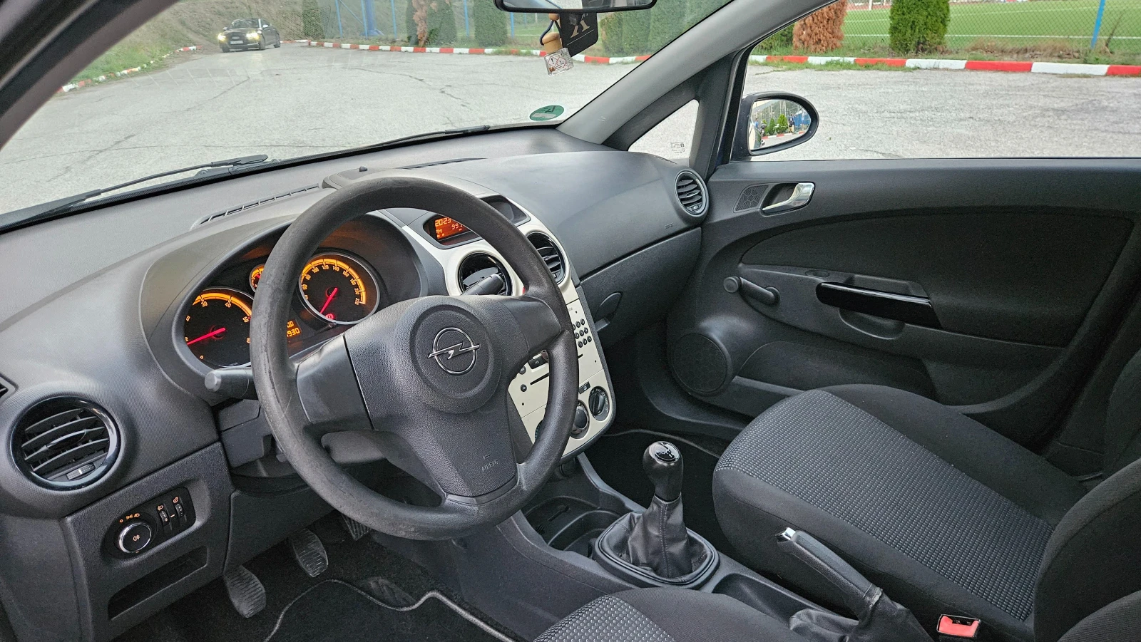 Opel Corsa 1.3 Facelift/Klimatik - изображение 10