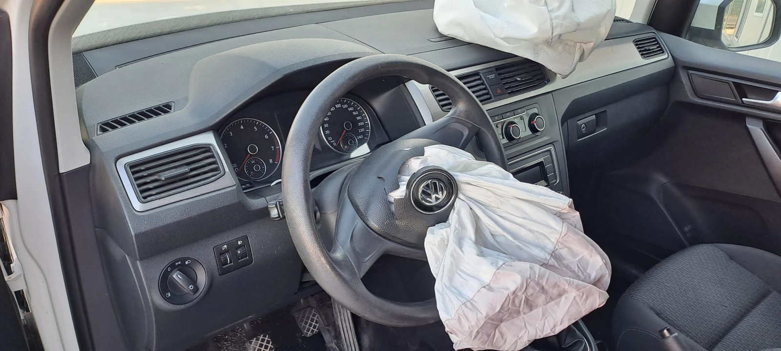 VW Caddy 1.4TGi 6скорости - изображение 5
