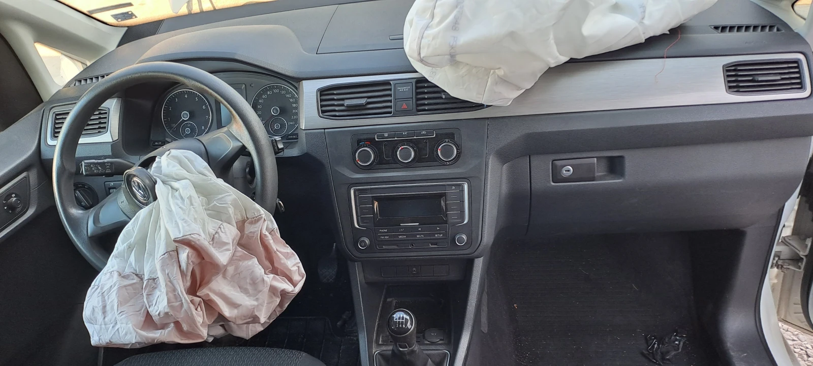 VW Caddy 1.4TGi 6скорости - изображение 9