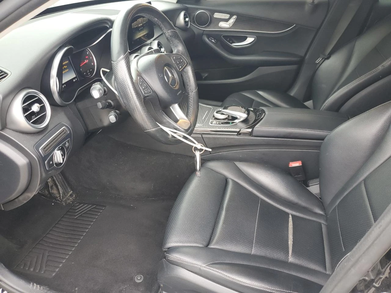 Mercedes-Benz C 300 AMG KIT / КОЖА / Ambient / Navi / 18  / 245hp - изображение 7