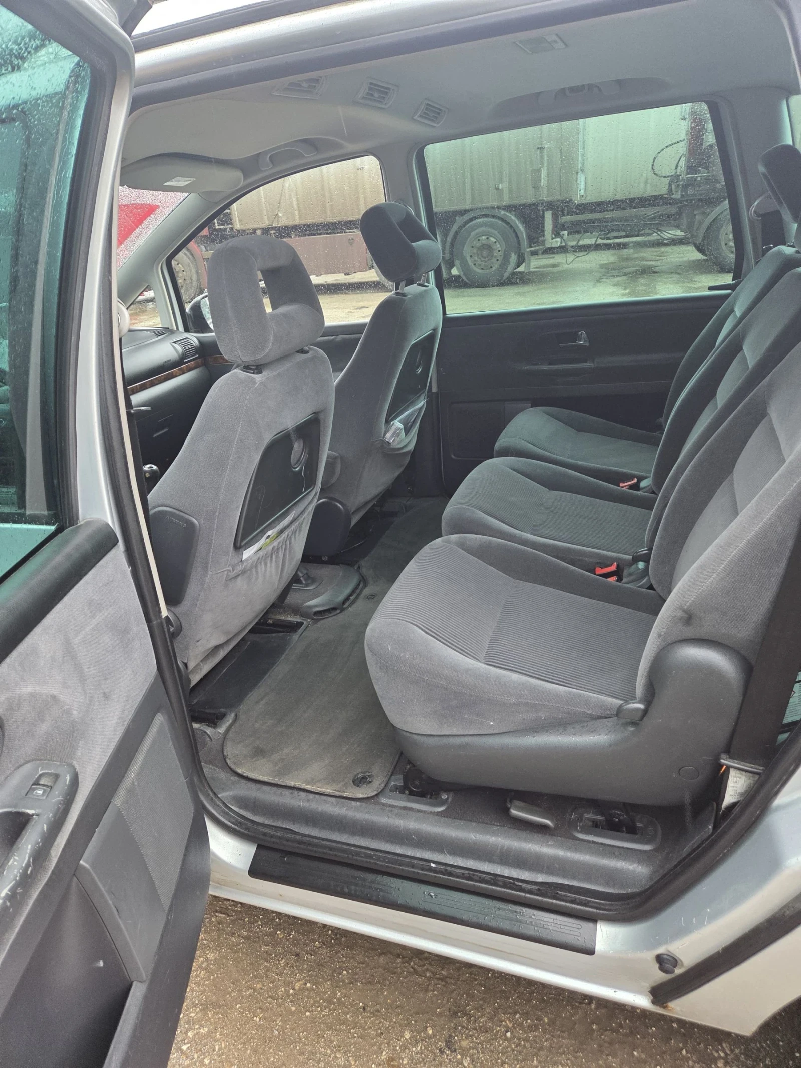 Ford Galaxy  - изображение 10