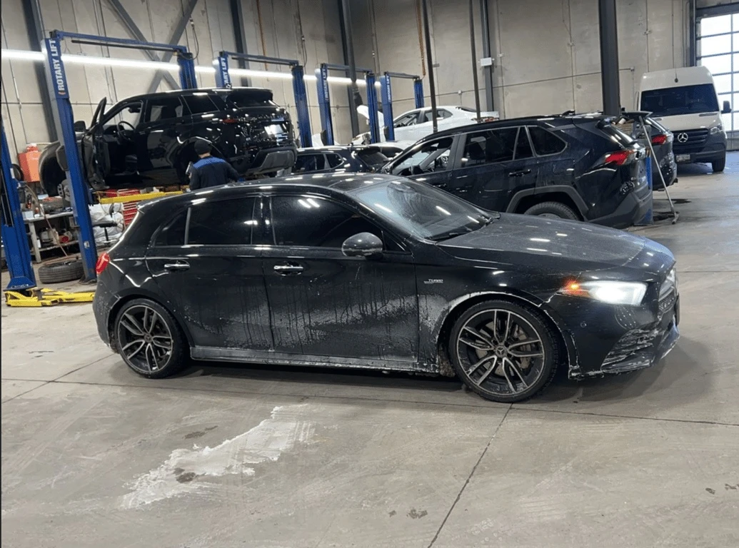 Mercedes-Benz A45 AMG  / AMBIENT / 360 / ПАМЕТ / ПОДГРЕВИ / CARFAX - изображение 3