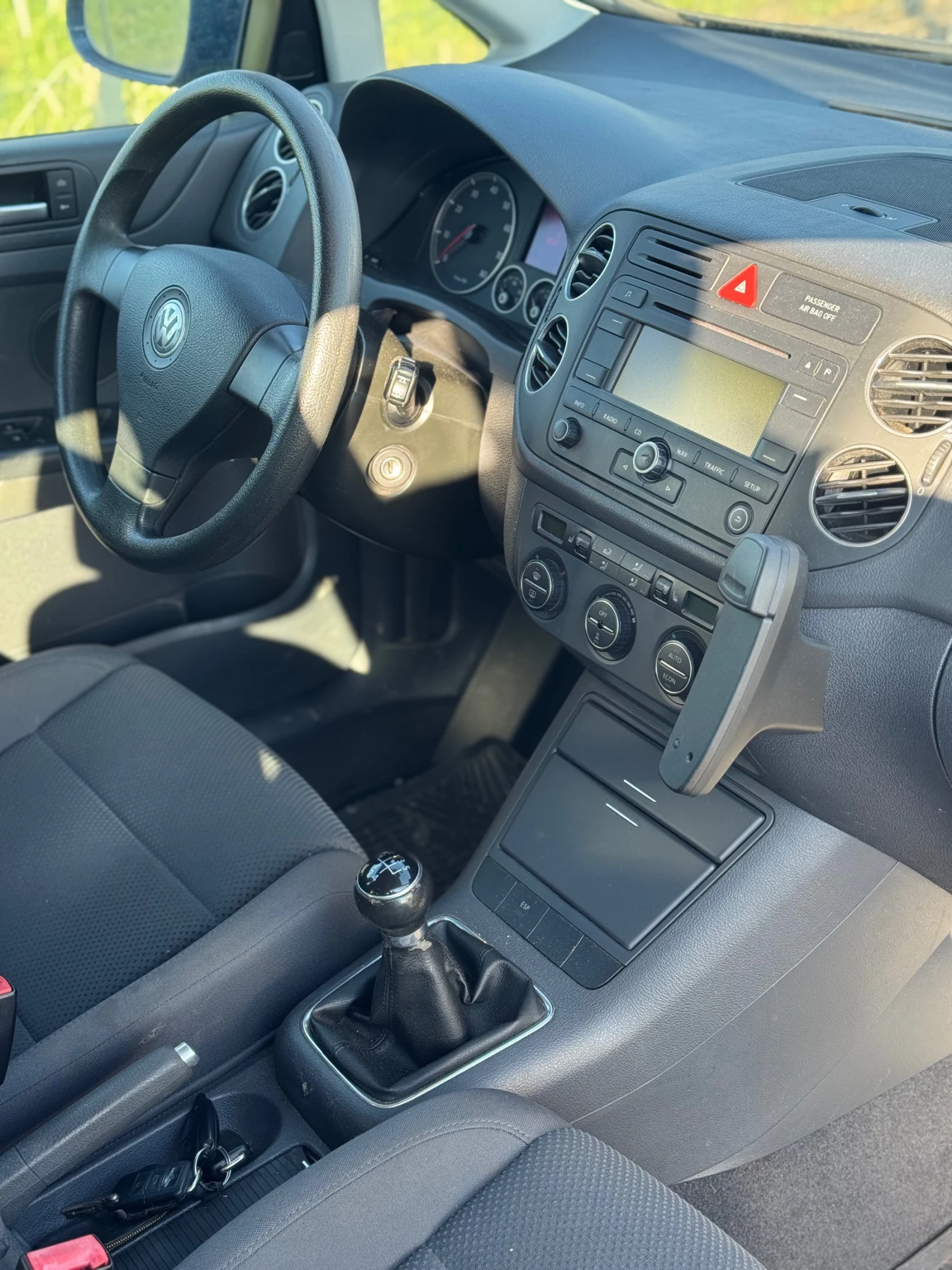 VW Golf 1.6i* 102кс* Климатик* Стария мотор*  - изображение 4