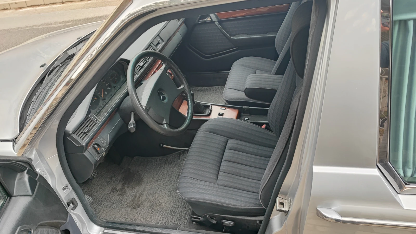 Mercedes-Benz 124 250D UNIKAT, снимка 12 - Автомобили и джипове - 53726267