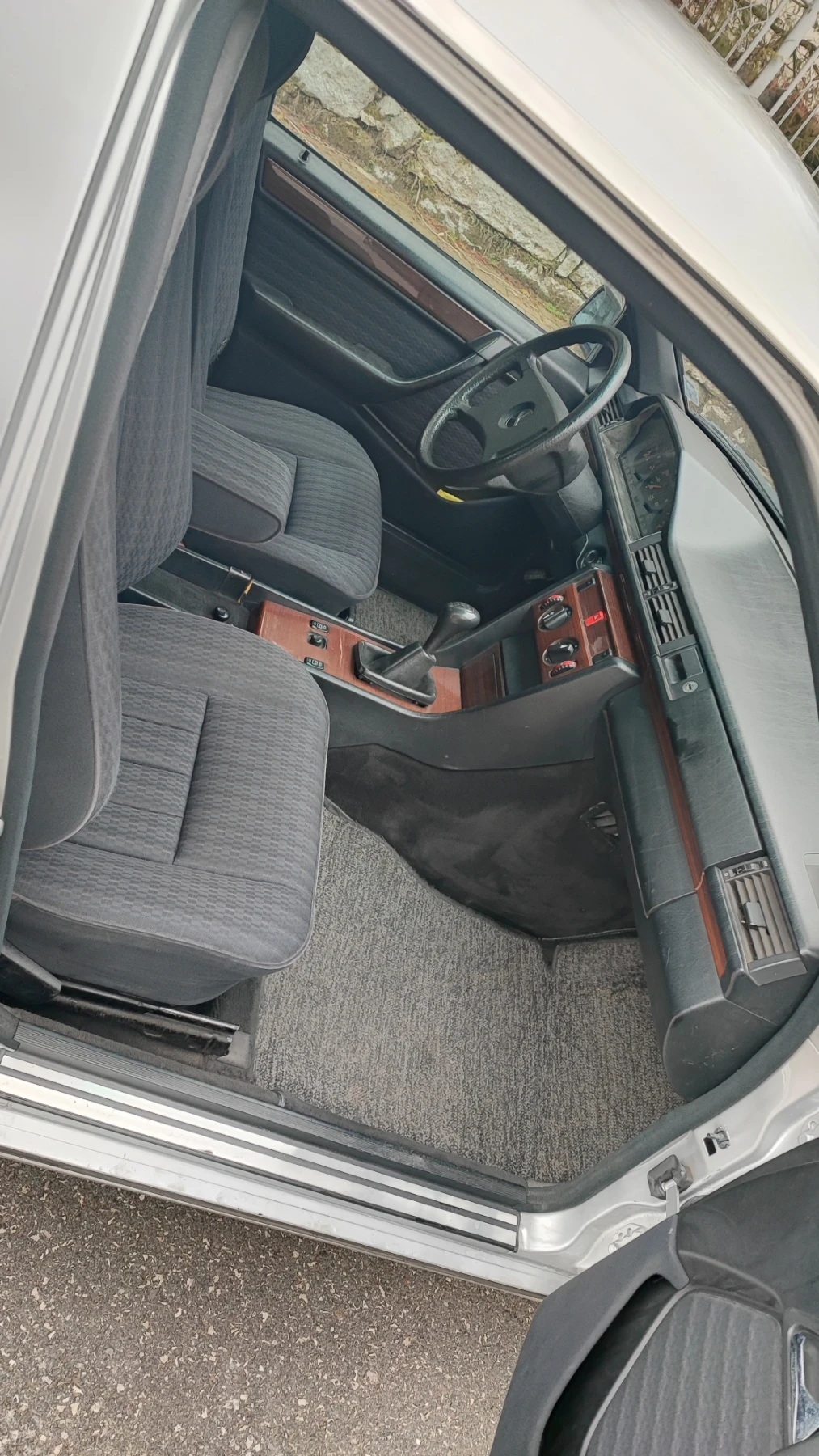 Mercedes-Benz 124 250D UNIKAT, снимка 13 - Автомобили и джипове - 53726267