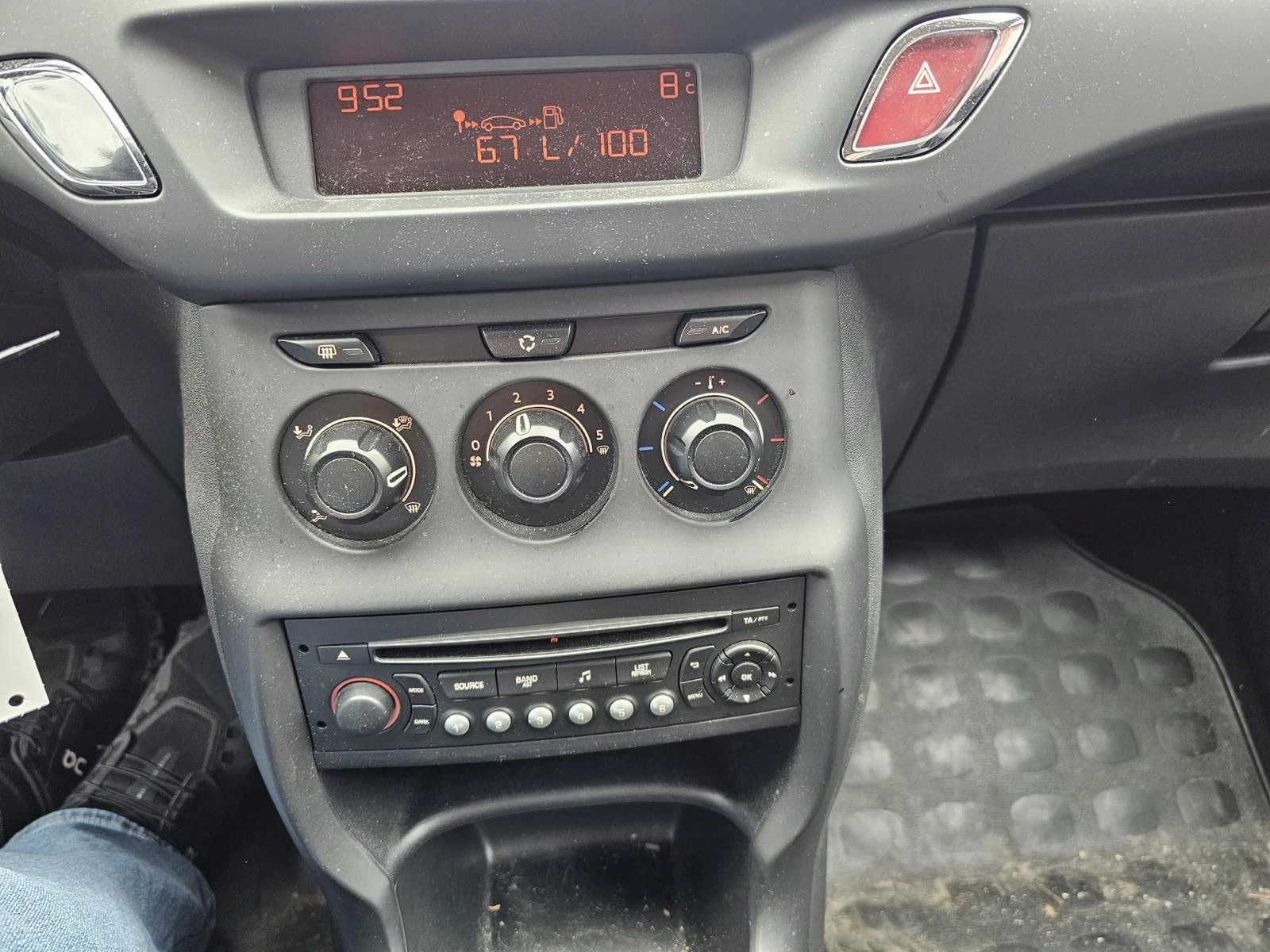 Citroen C3 1.0бен.63х.км.Климатик., снимка 6 - Автомобили и джипове - 54063553