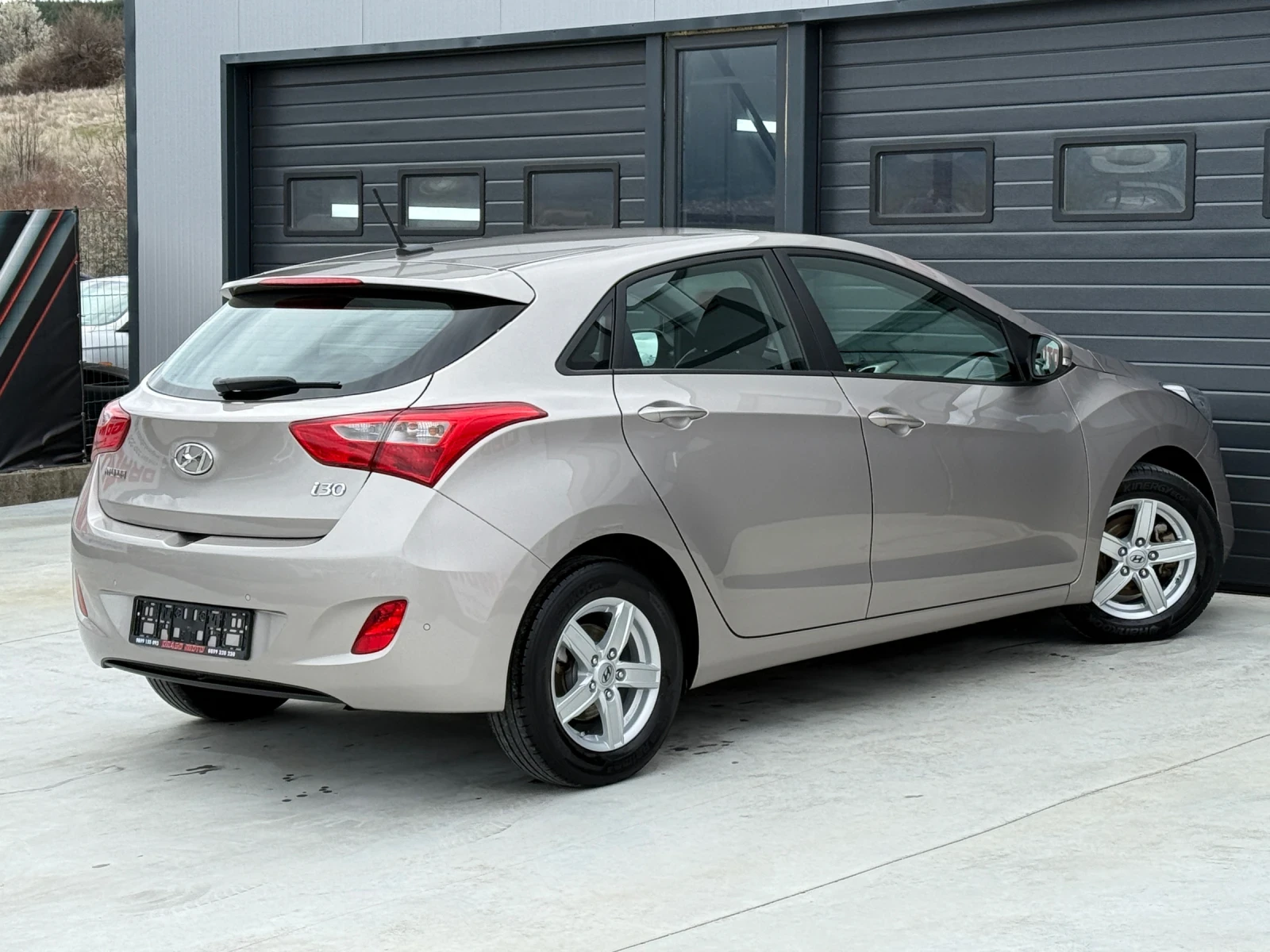 Hyundai I30 1.6CRDi, LED, Навигация, * 108 000км* Камера! ТОП!, снимка 6 - Автомобили и джипове - 54067539