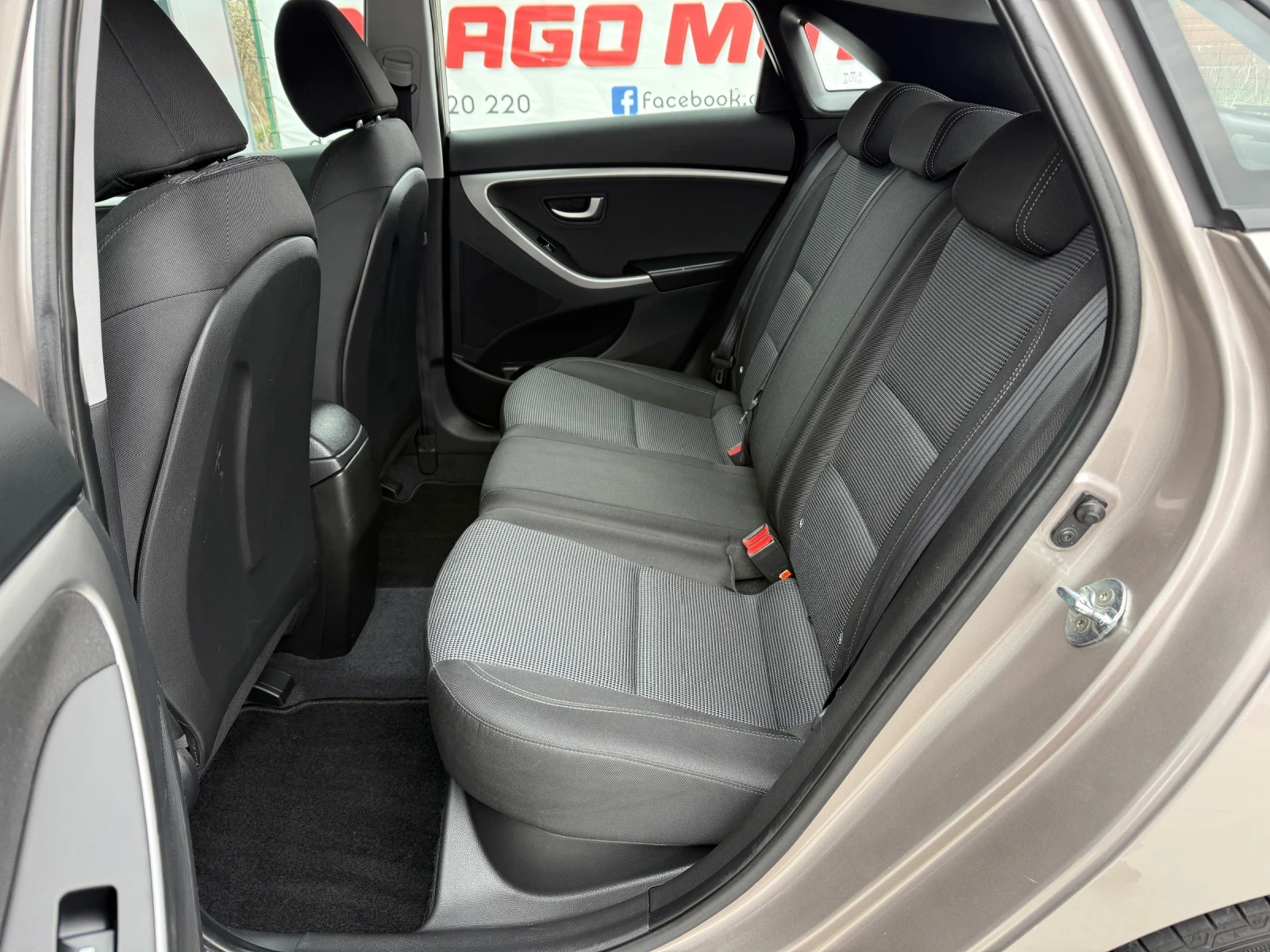 Hyundai I30 1.6CRDi, LED, Навигация, * 108 000км* Камера! ТОП!, снимка 7 - Автомобили и джипове - 54067539