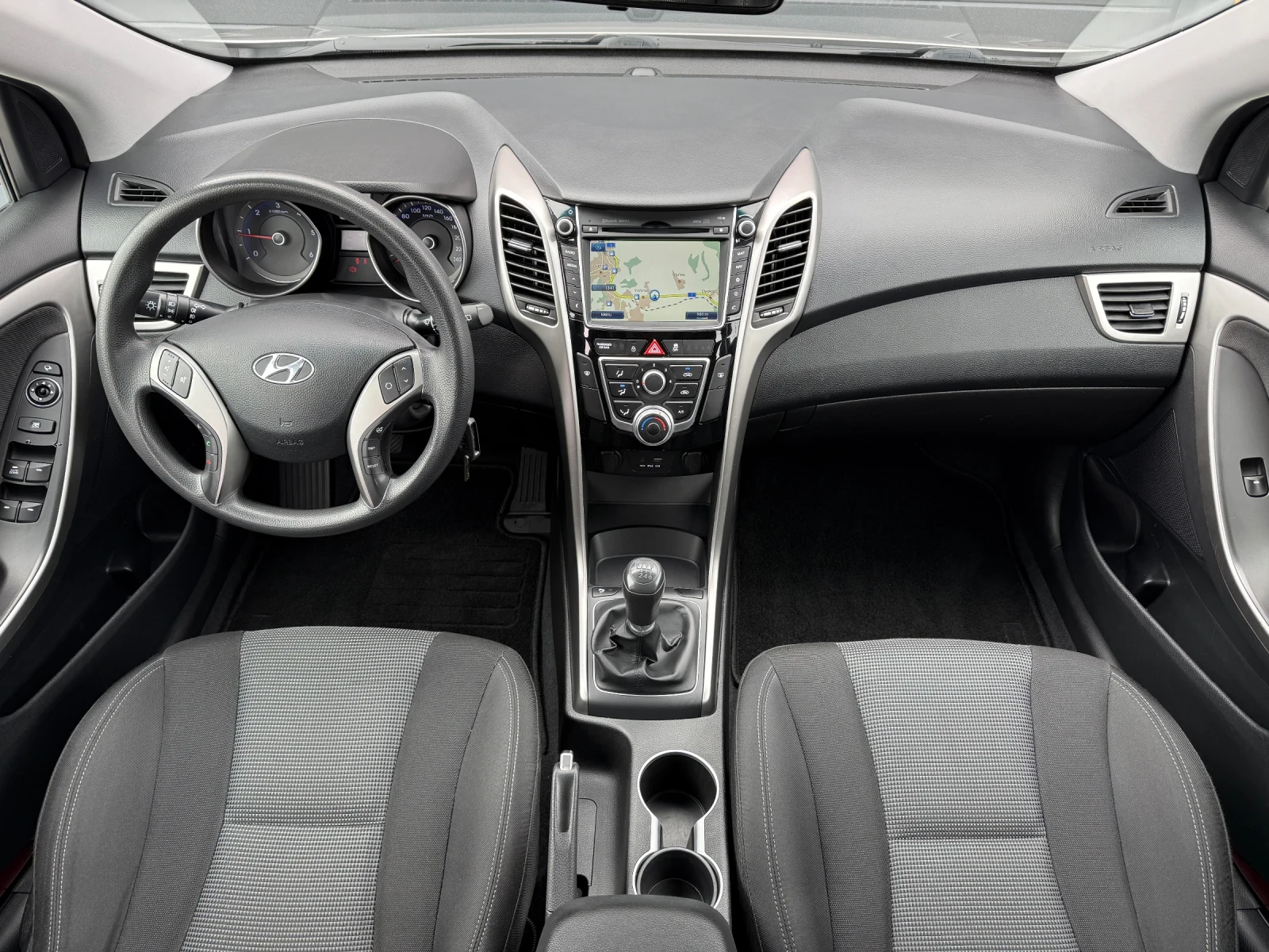 Hyundai I30 1.6CRDi, LED, Навигация, * 108 000км* Камера! ТОП!, снимка 8 - Автомобили и джипове - 54067539