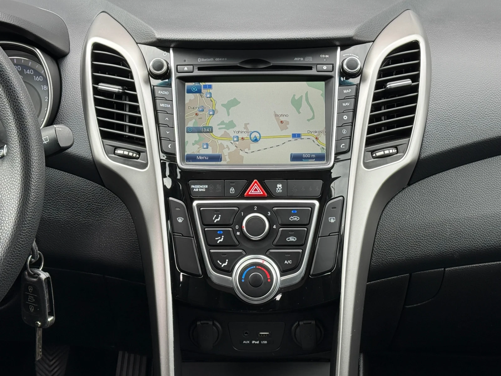 Hyundai I30 1.6CRDi, LED, Навигация, * 108 000км* Камера! ТОП!, снимка 10 - Автомобили и джипове - 54067539