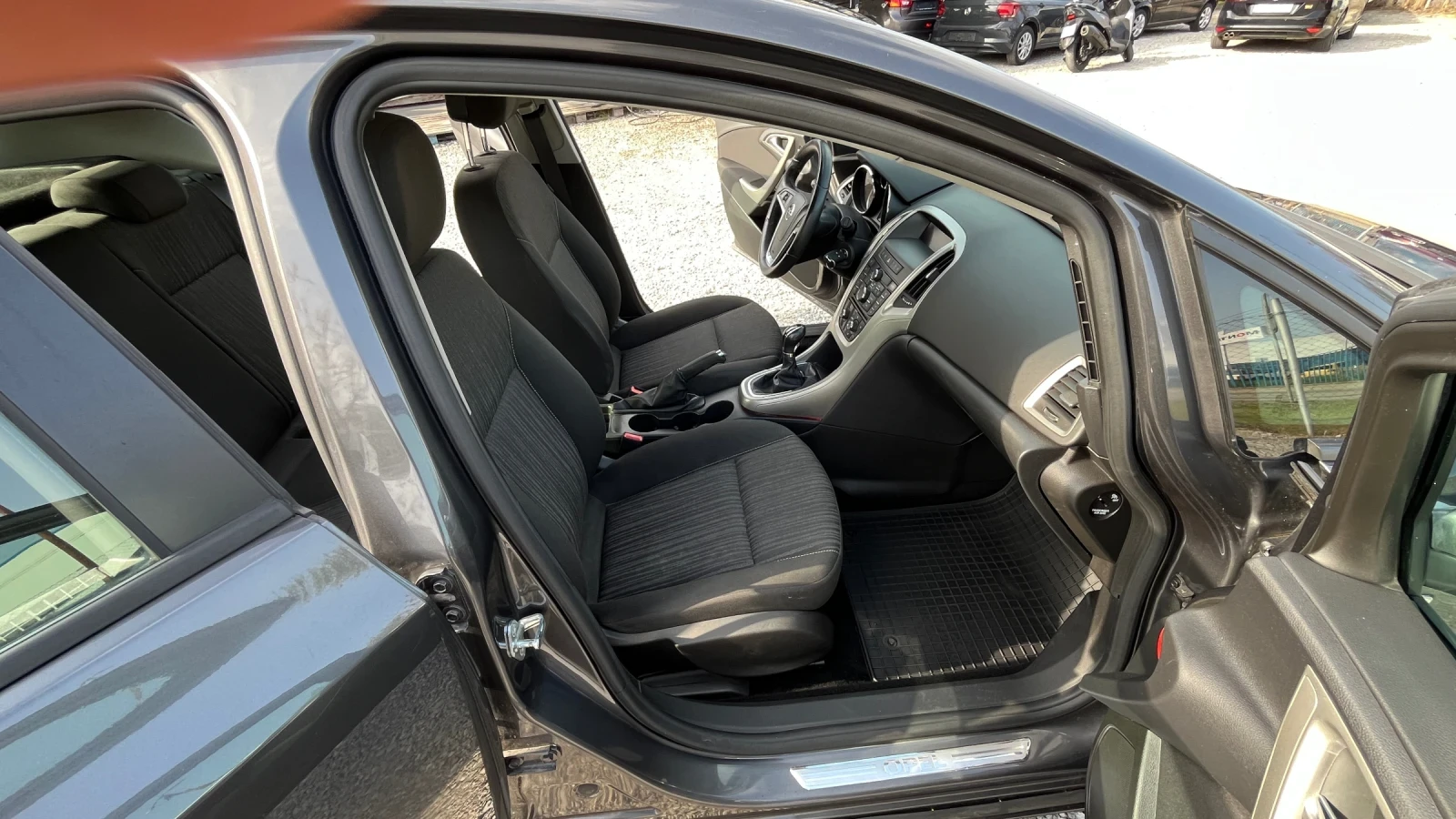 Opel Astra 1.4 i 16V 110000 KM, снимка 11 - Автомобили и джипове - 54662182