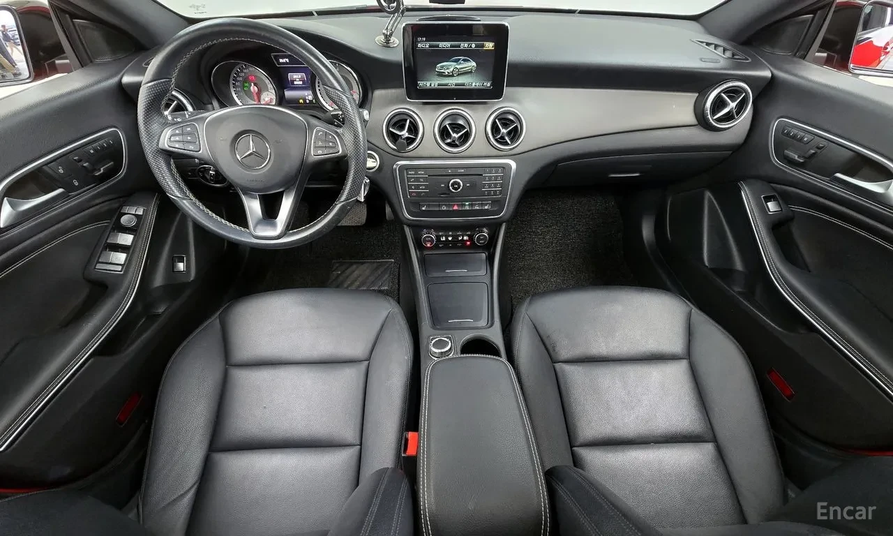 Mercedes-Benz CLA 200, снимка 6 - Автомобили и джипове - 54680376