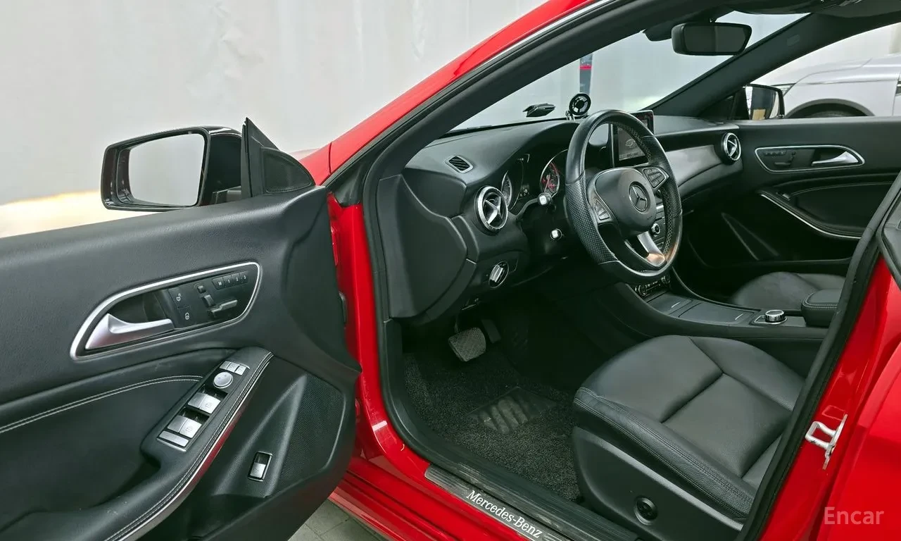 Mercedes-Benz CLA 200, снимка 7 - Автомобили и джипове - 54680376
