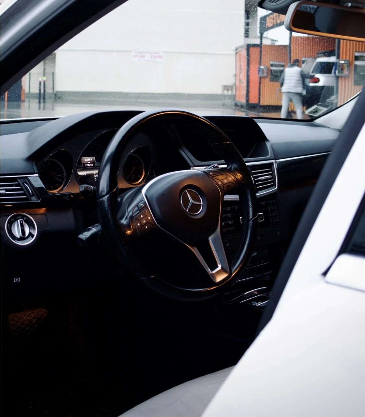 Mercedes-Benz E 350, снимка 5 - Автомобили и джипове - 56409961