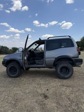 ������ Nissan Terrano
