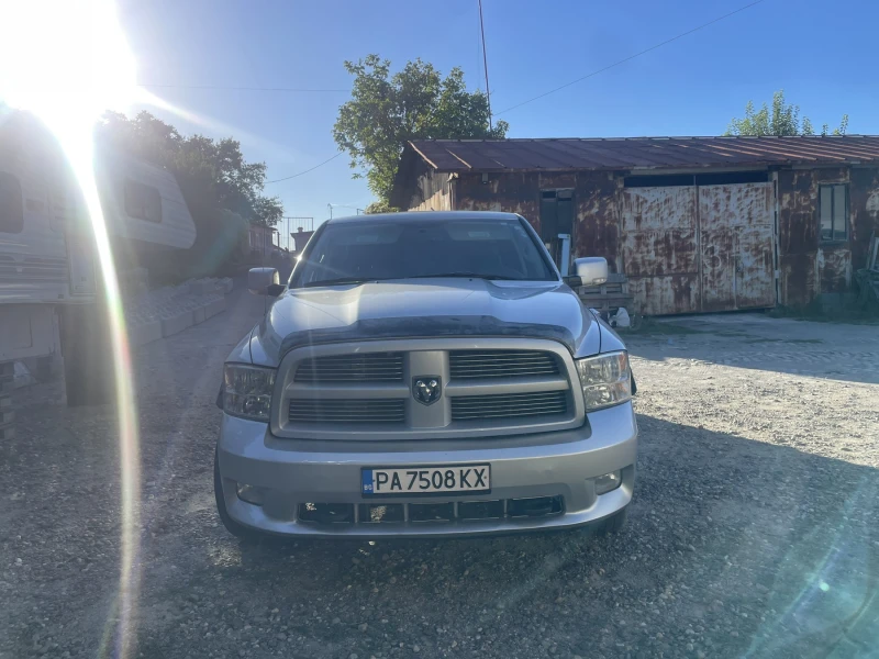 Dodge RAM 1500 5, 7 HEMI SLT, снимка 4 - Автомобили и джипове - 51760220