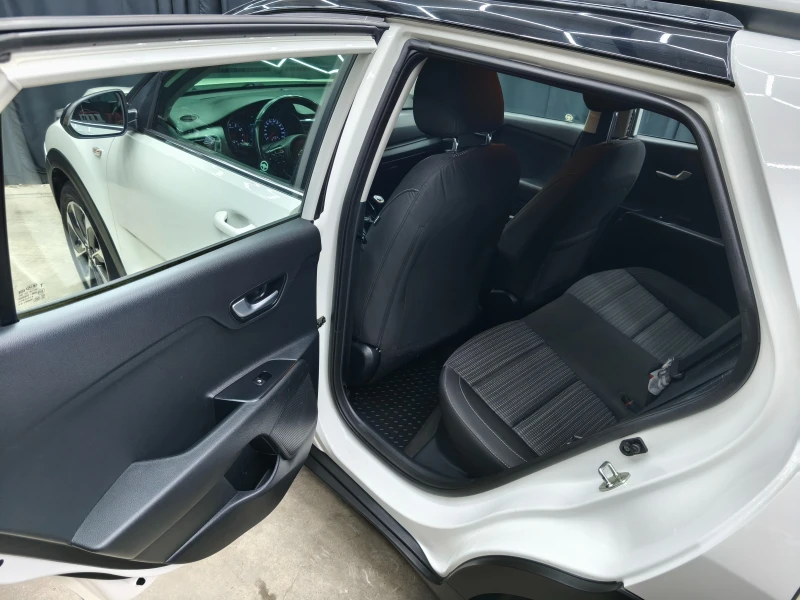 Kia Stonic 1.4i 100k.c Euro6, снимка 7 - Автомобили и джипове - 51996589