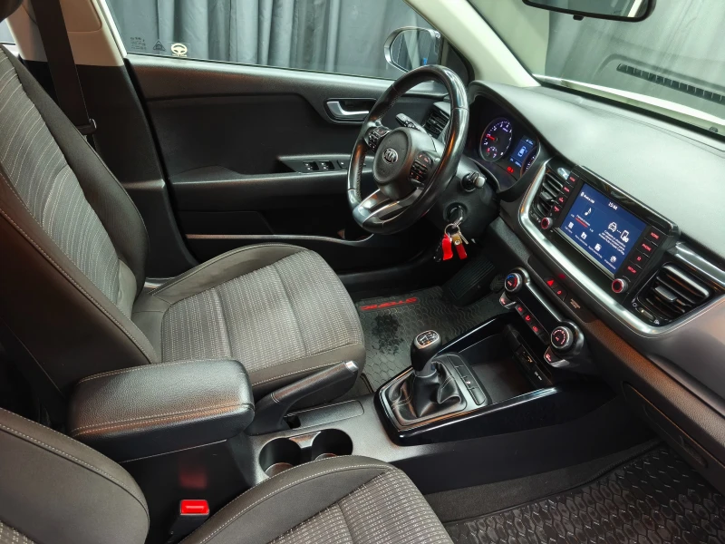 Kia Stonic 1.4i 100k.c Euro6, снимка 11 - Автомобили и джипове - 51996589