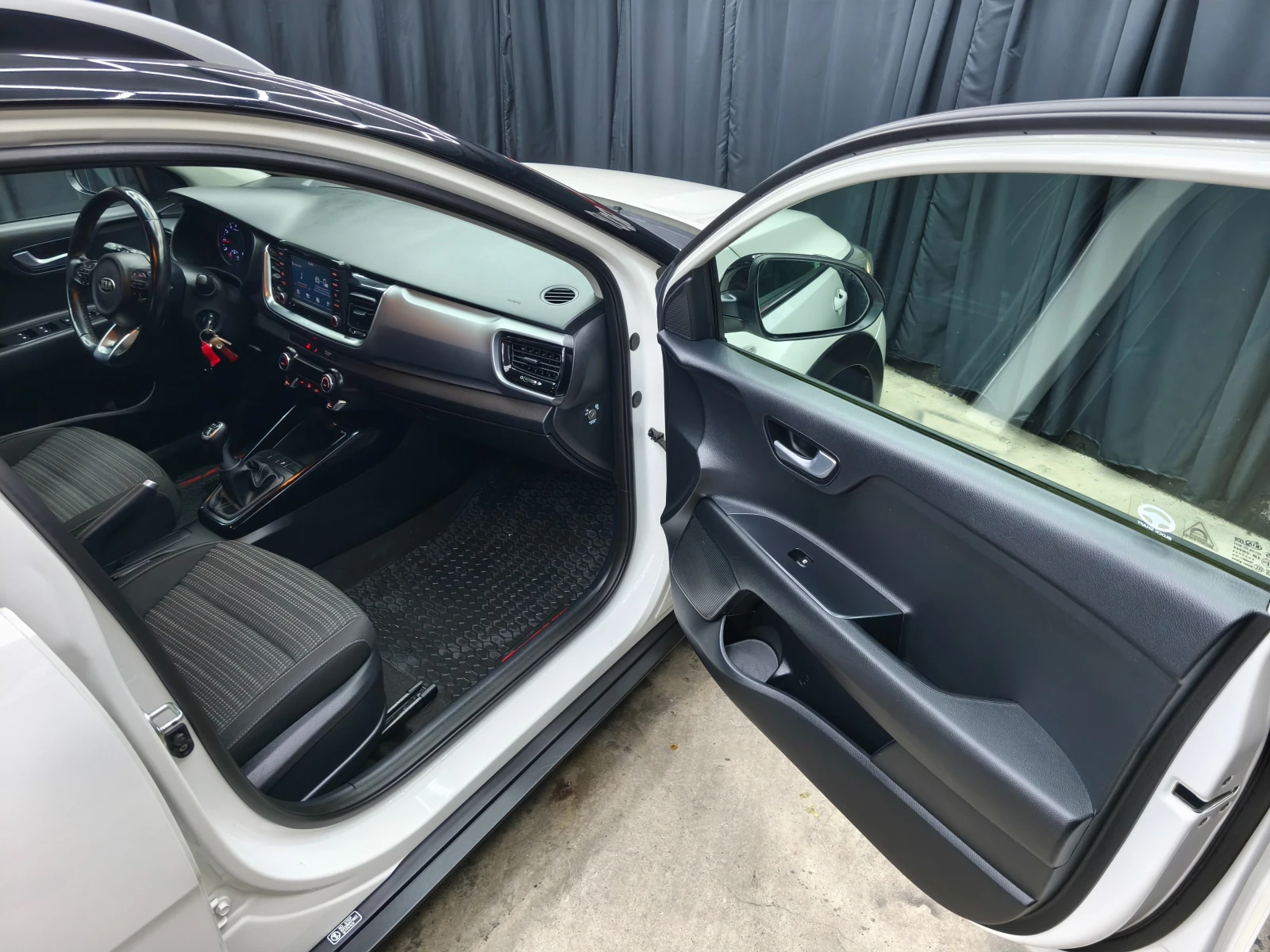 Kia Stonic 1.4i 100k.c Euro6 - изображение 10