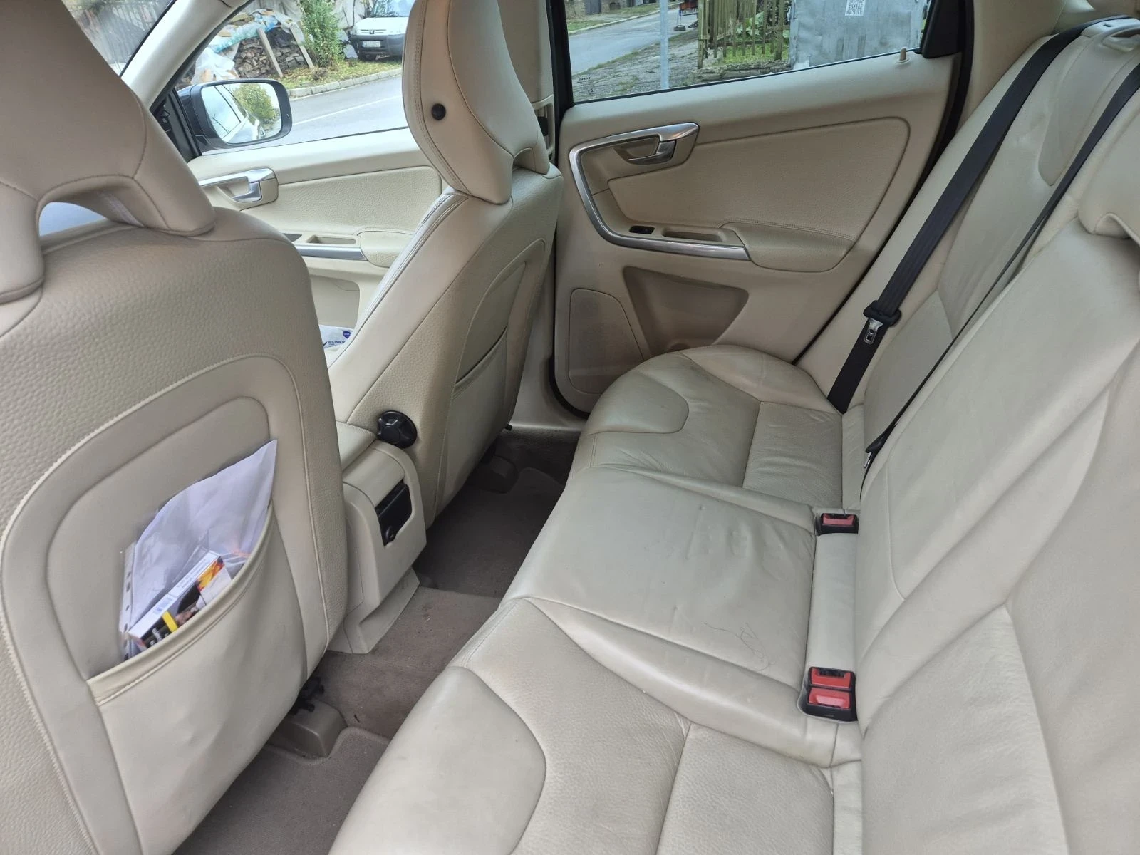 Volvo XC60 D4 2.4D - изображение 7