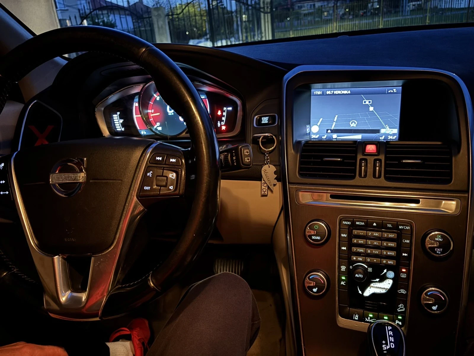 Volvo XC60 D4 2.4D - изображение 9