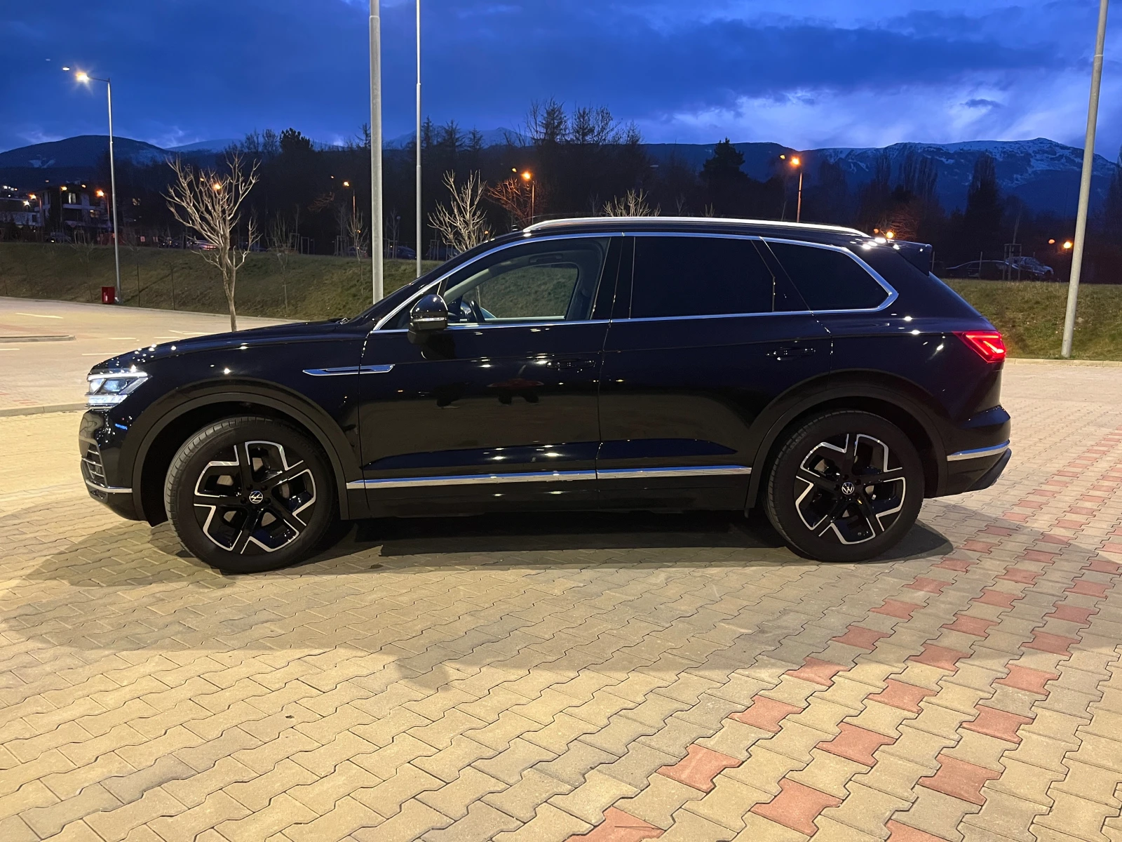 VW Touareg 3.0TDI, снимка 5 - Автомобили и джипове - 53773137