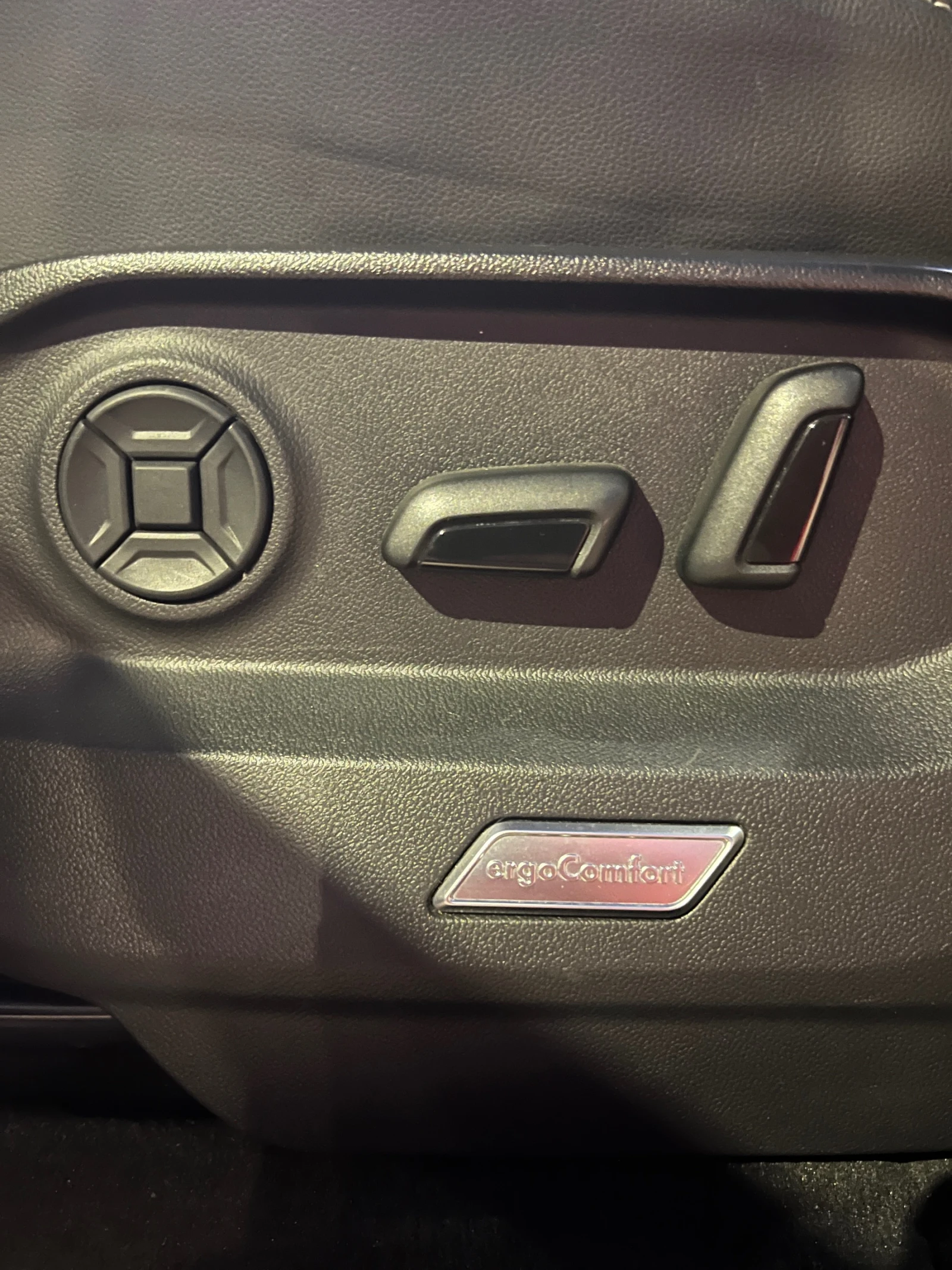 VW Touareg 3.0TDI, снимка 15 - Автомобили и джипове - 53773137