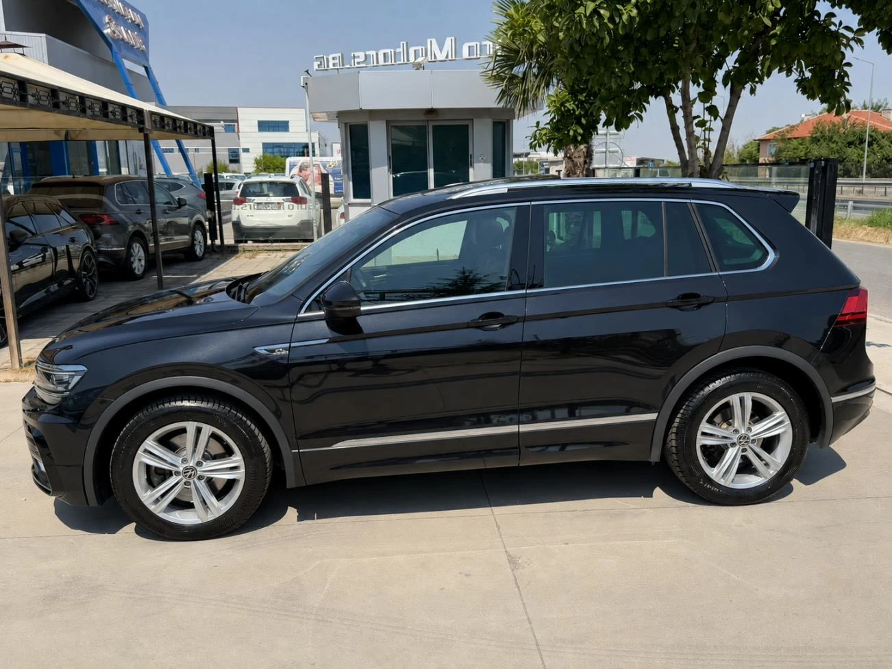VW Tiguan 2.0TDI-190ps, 4-MOTION, R-LINE, LED, DISTR, PANORA, снимка 7 - Автомобили и джипове - 55736851