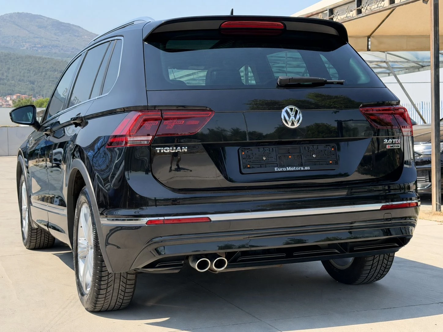 VW Tiguan 2.0TDI-190ps, 4-MOTION, R-LINE, LED, DISTR, PANORA, снимка 6 - Автомобили и джипове - 55736851