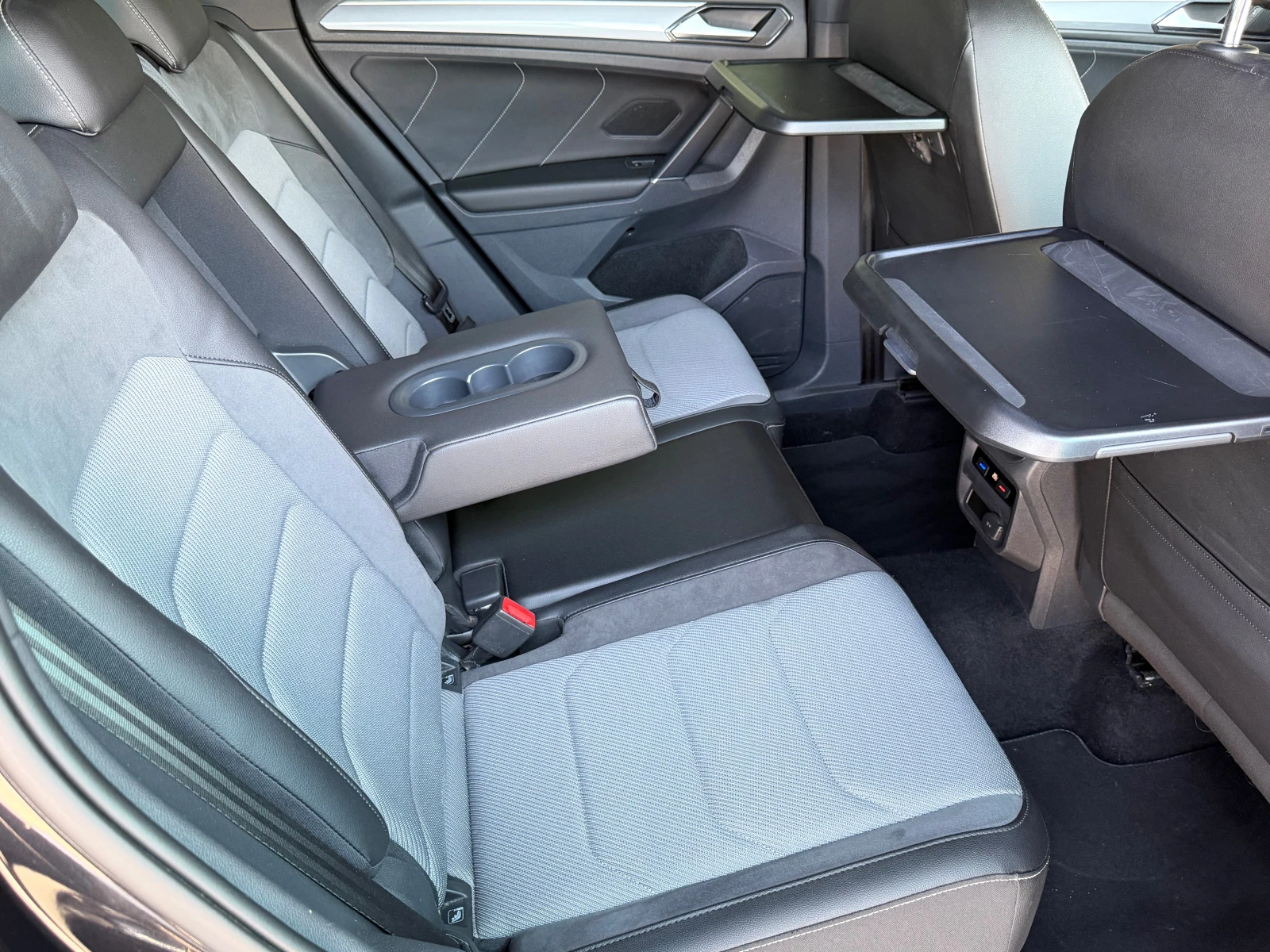 VW Tiguan 2.0TDI-190ps, 4-MOTION, R-LINE, LED, DISTR, PANORA, снимка 14 - Автомобили и джипове - 55736851