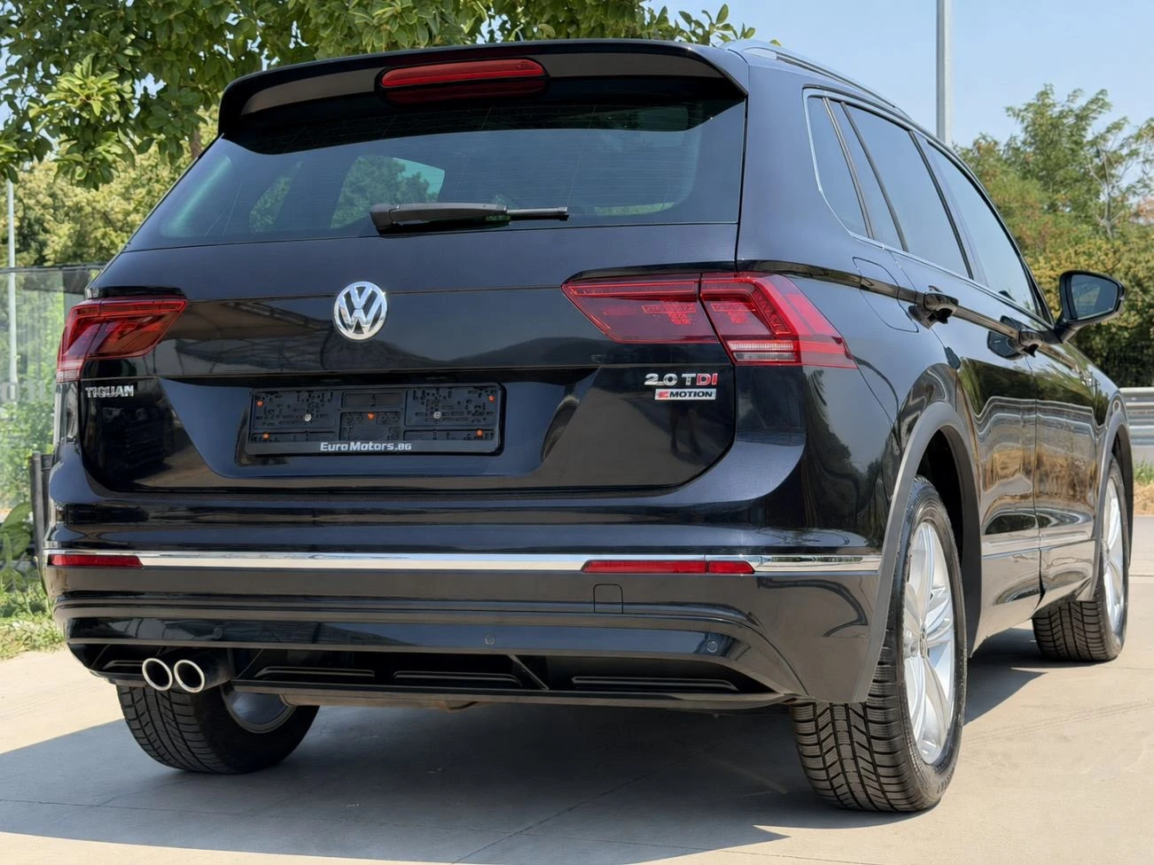VW Tiguan 2.0TDI-190ps, 4-MOTION, R-LINE, LED, DISTR, PANORA, снимка 5 - Автомобили и джипове - 55736851
