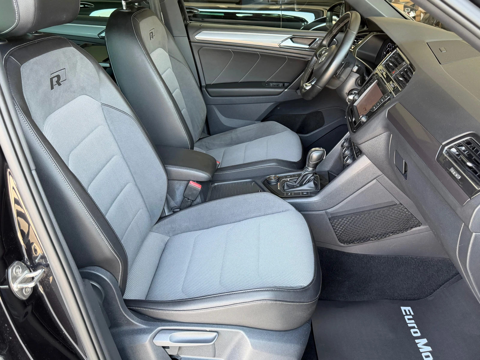VW Tiguan 2.0TDI-190ps, 4-MOTION, R-LINE, LED, DISTR, PANORA, снимка 10 - Автомобили и джипове - 55736851