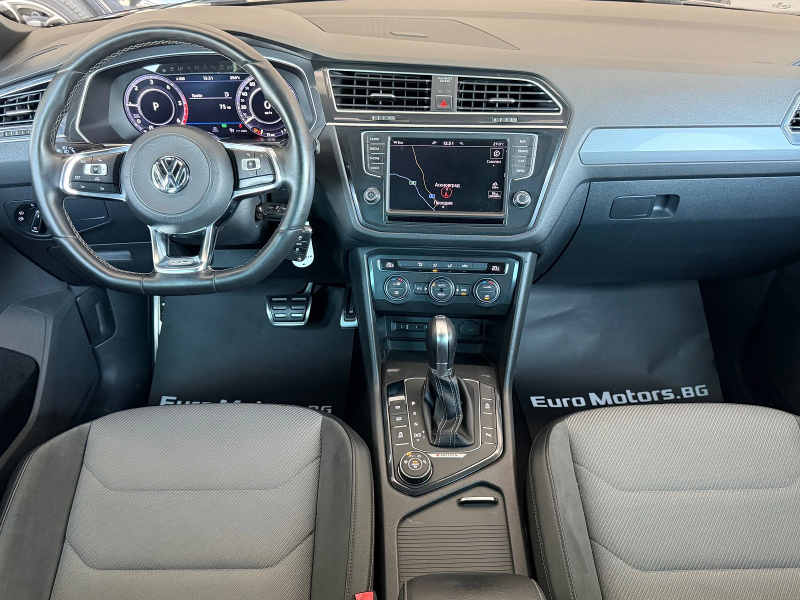 VW Tiguan 2.0TDI-190ps, 4-MOTION, R-LINE, LED, DISTR, PANORA, снимка 9 - Автомобили и джипове - 55736851