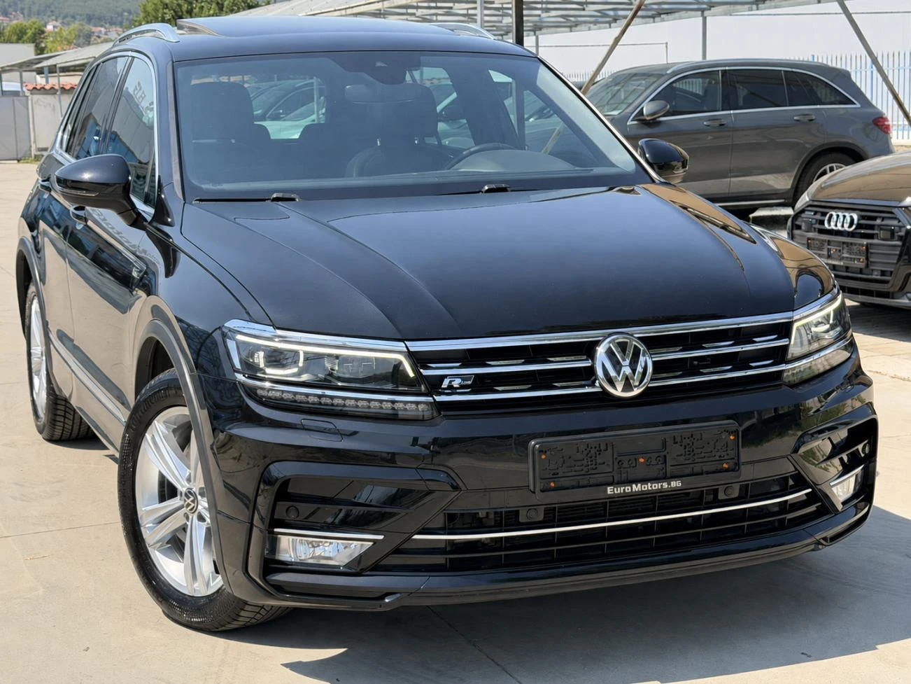 VW Tiguan 2.0TDI-190ps, 4-MOTION, R-LINE, LED, DISTR, PANORA, снимка 3 - Автомобили и джипове - 55736851