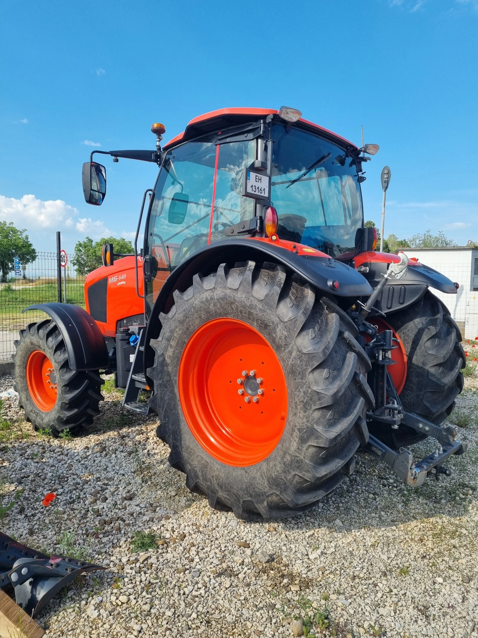 Трактор Kubota M6-141 Utility, снимка 3 - Селскостопанска техника - 55359228