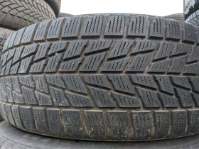 Гуми Зимни 235/55R17, снимка 1 - Гуми и джанти - 48958906