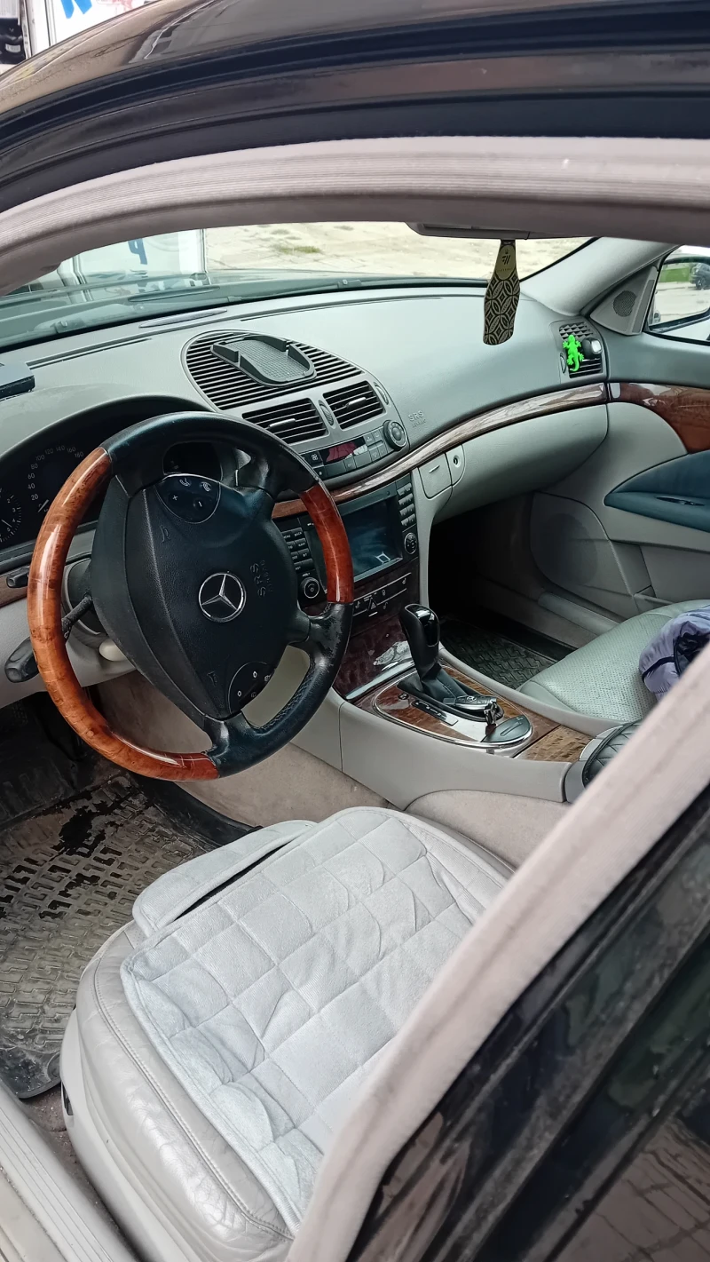 Mercedes-Benz E 220, снимка 9 - Автомобили и джипове - 49469701