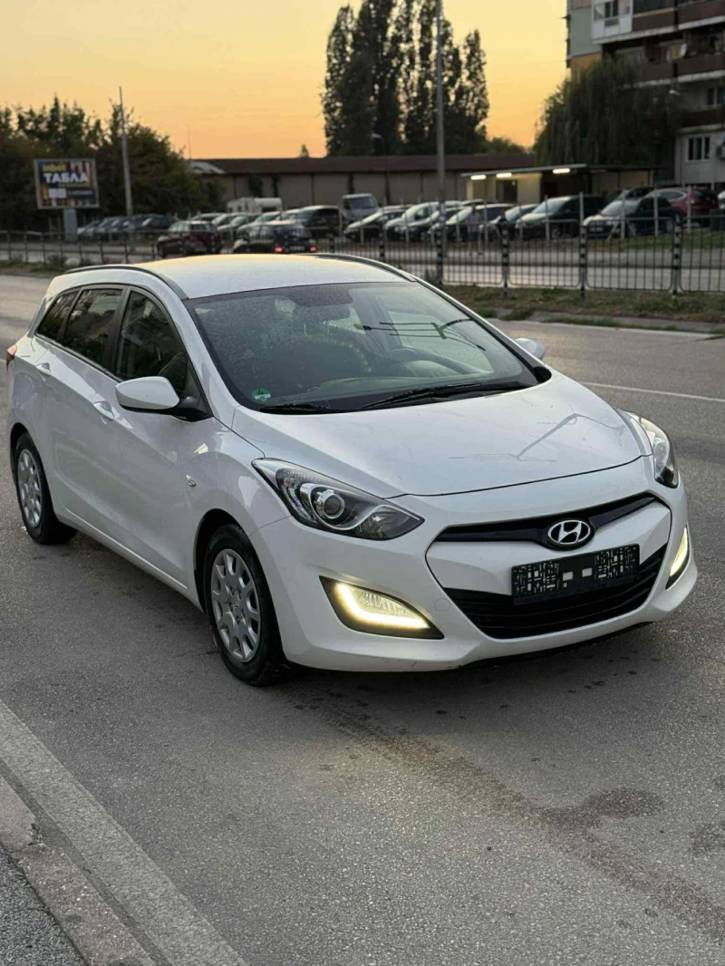Hyundai I30 1.4CRDI 90кс / подгреви / комплект джанти, снимка 2 - Автомобили и джипове - 51724797