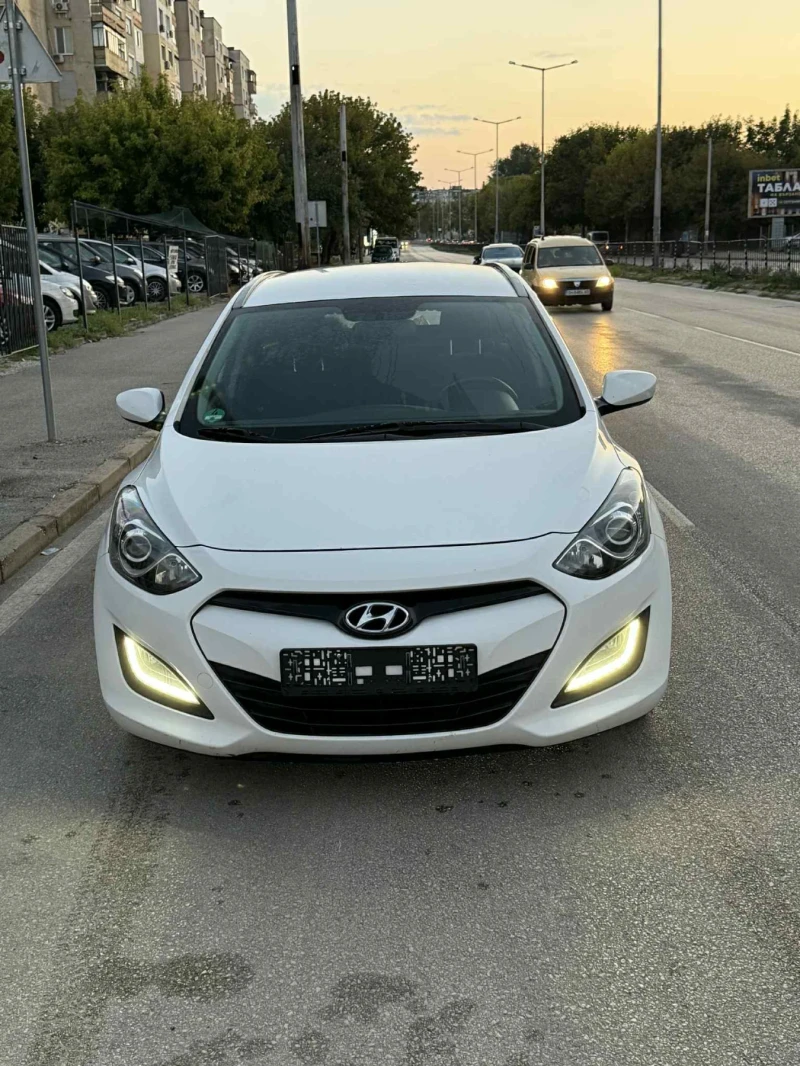 Hyundai I30 1.4CRDI 90кс / подгреви / комплект джанти, снимка 7 - Автомобили и джипове - 51724797