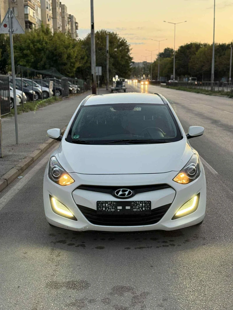 Hyundai I30 1.4CRDI 90кс / подгреви / комплект джанти, снимка 10 - Автомобили и джипове - 51724797