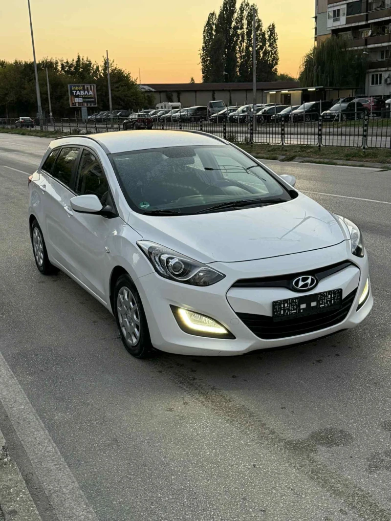 Hyundai I30 1.4CRDI 90кс / подгреви / комплект джанти