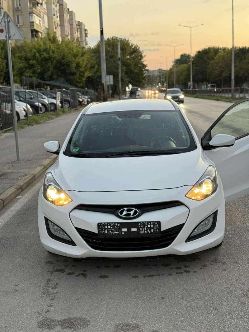 Hyundai I30 1.4CRDI 90кс / подгреви / комплект джанти, снимка 8 - Автомобили и джипове - 51724797