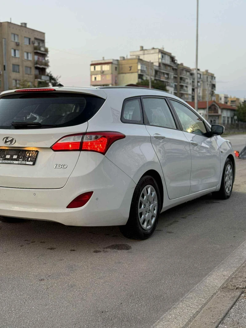 Hyundai I30 1.4CRDI 90кс / подгреви / комплект джанти, снимка 11 - Автомобили и джипове - 51724797