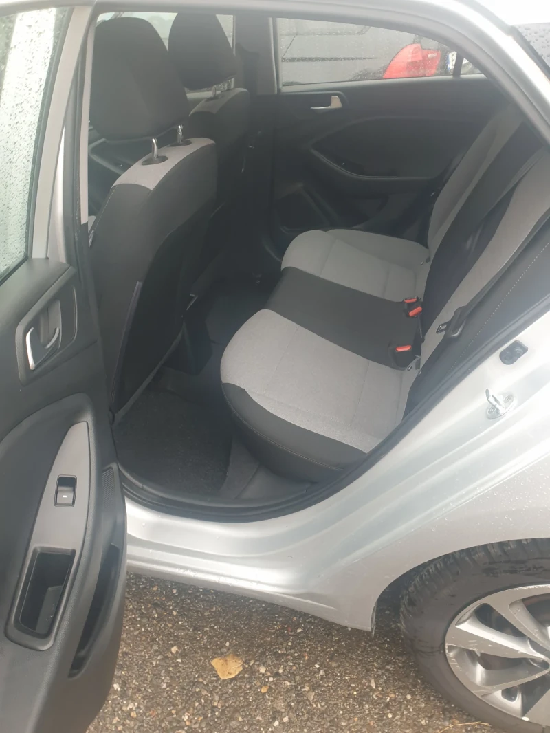 Hyundai I20, снимка 10 - Автомобили и джипове - 51962338