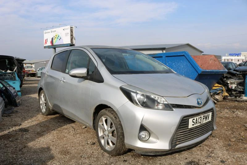 Toyota Yaris 1.3 VVTi, снимка 4 - Автомобили и джипове - 27264411