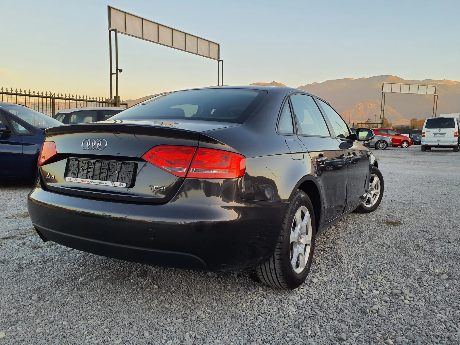 Audi A4 1.8TFSI-40 хиляди км - изображение 4