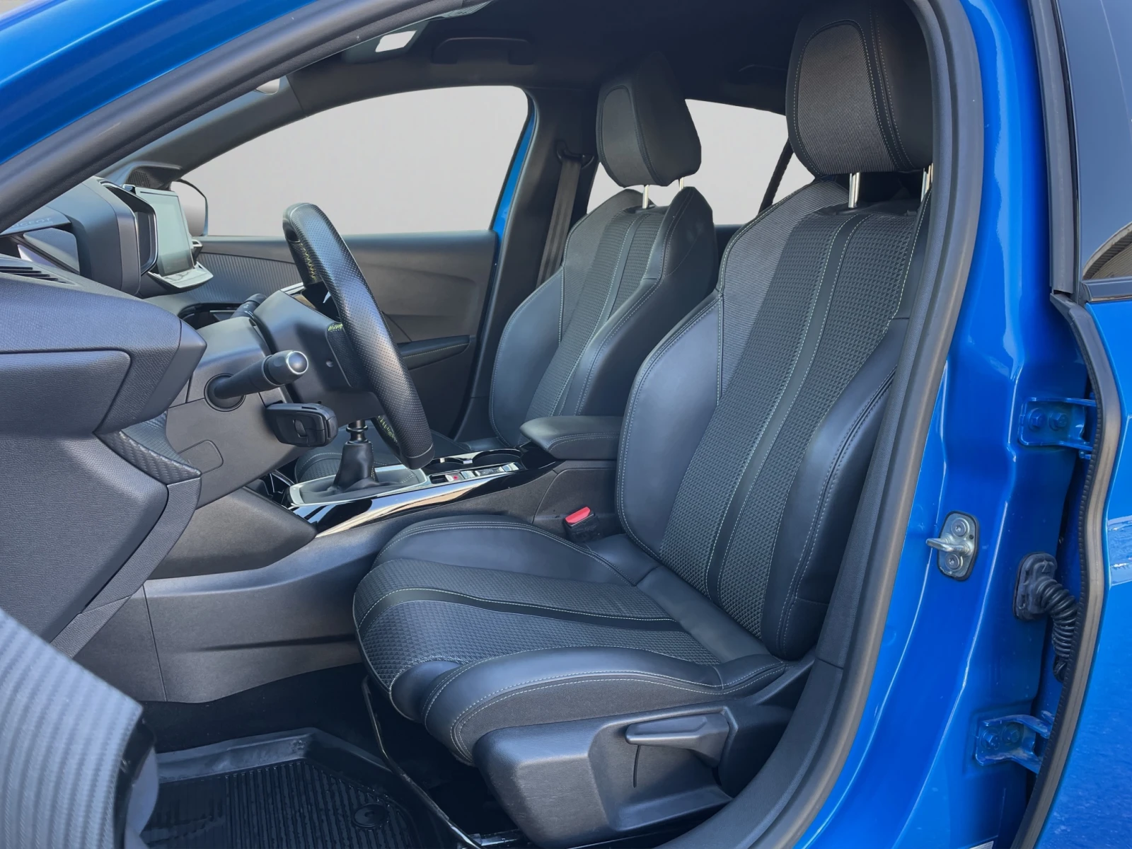 Peugeot 208 GT Line 1.2 PureTech 100 BVM6 EURO 6 - изображение 9