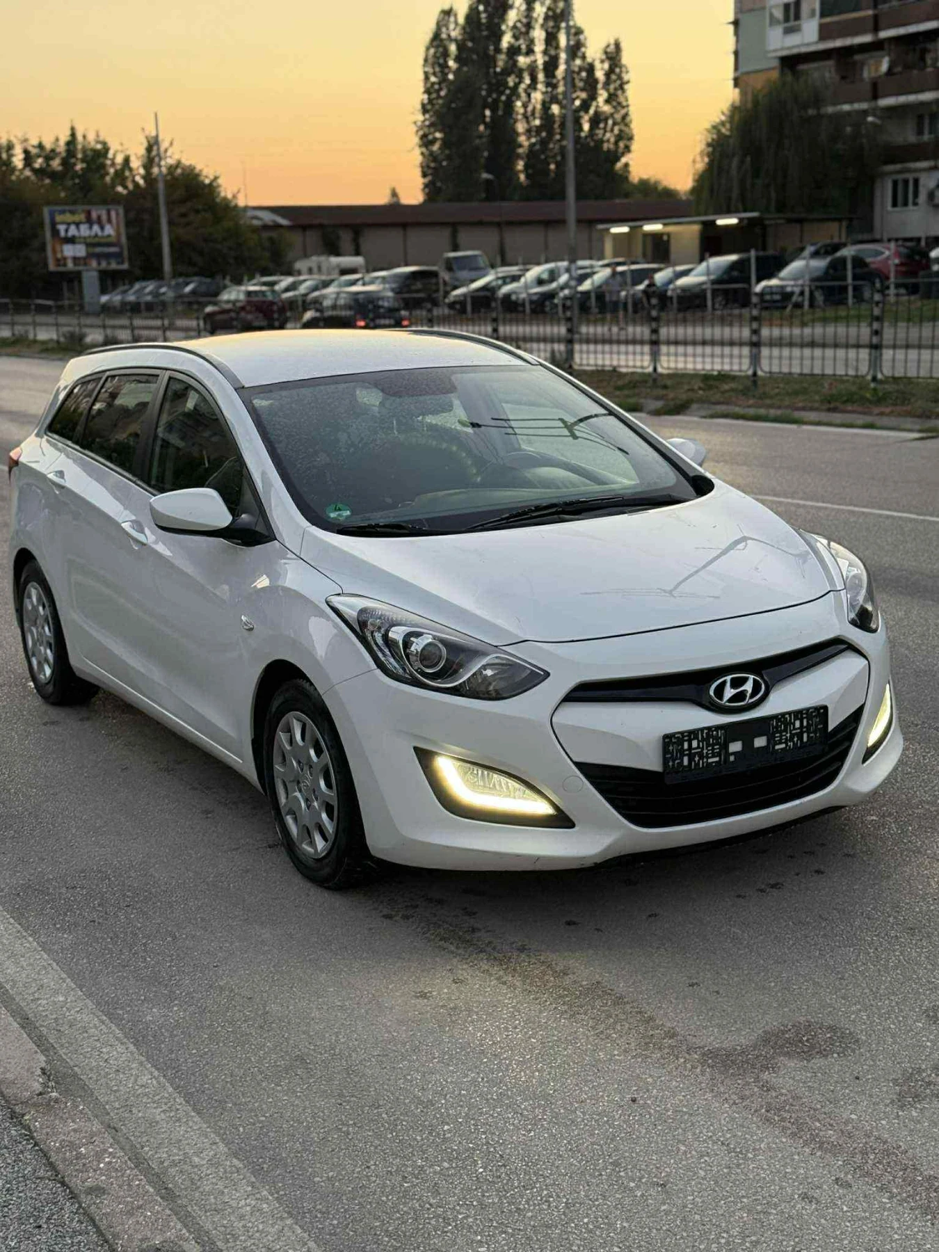 Hyundai I30 1.4CRDI 90кс / подгреви / комплект джанти - изображение 2